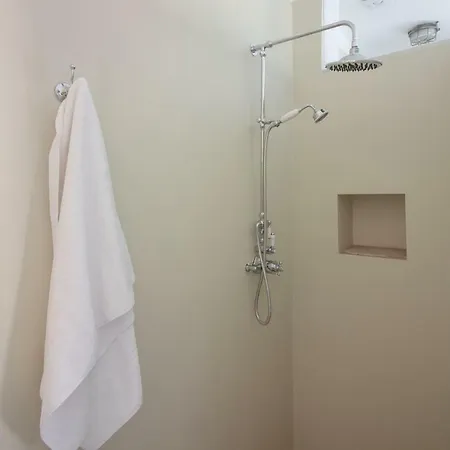 Oda ve Kahvaltı Murterski Dvori *